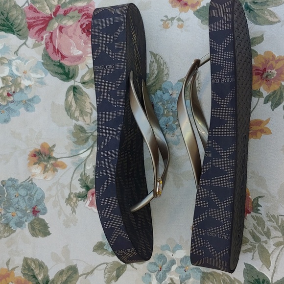 Michael Kors Bedford Gold and Brown Platform Wedge Sandals Women's size 11 - Picture 15 of 17